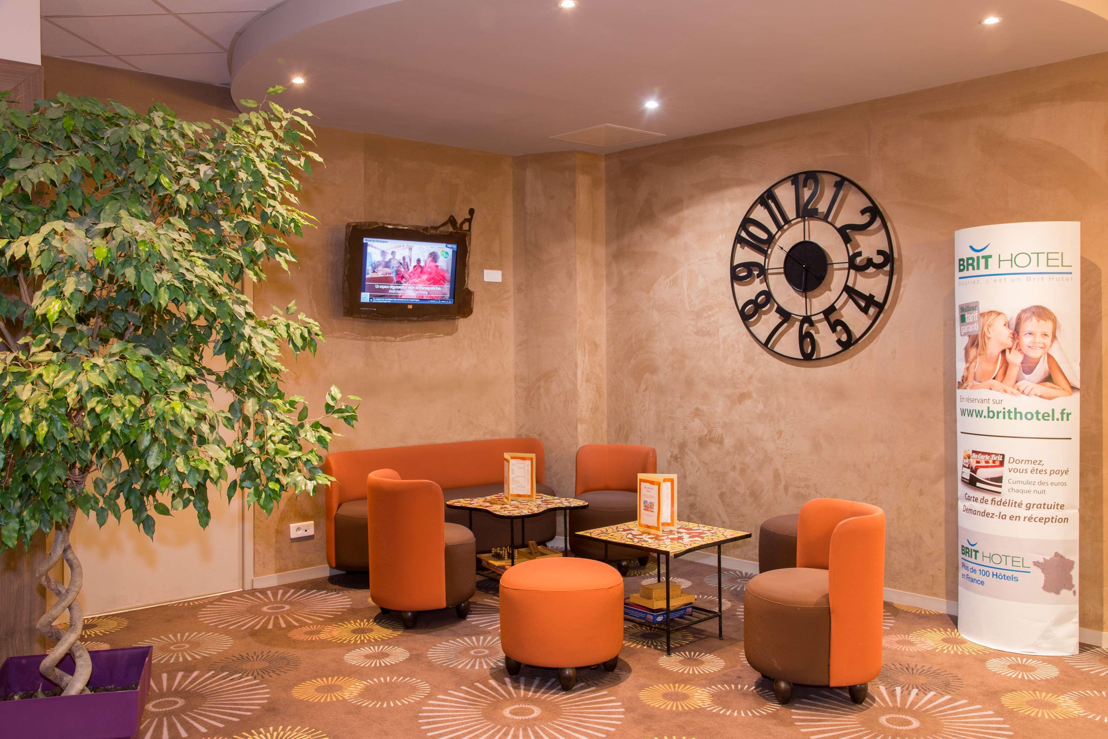 Vista Lobby Brit Hotel Tours Sud - Le Cheops