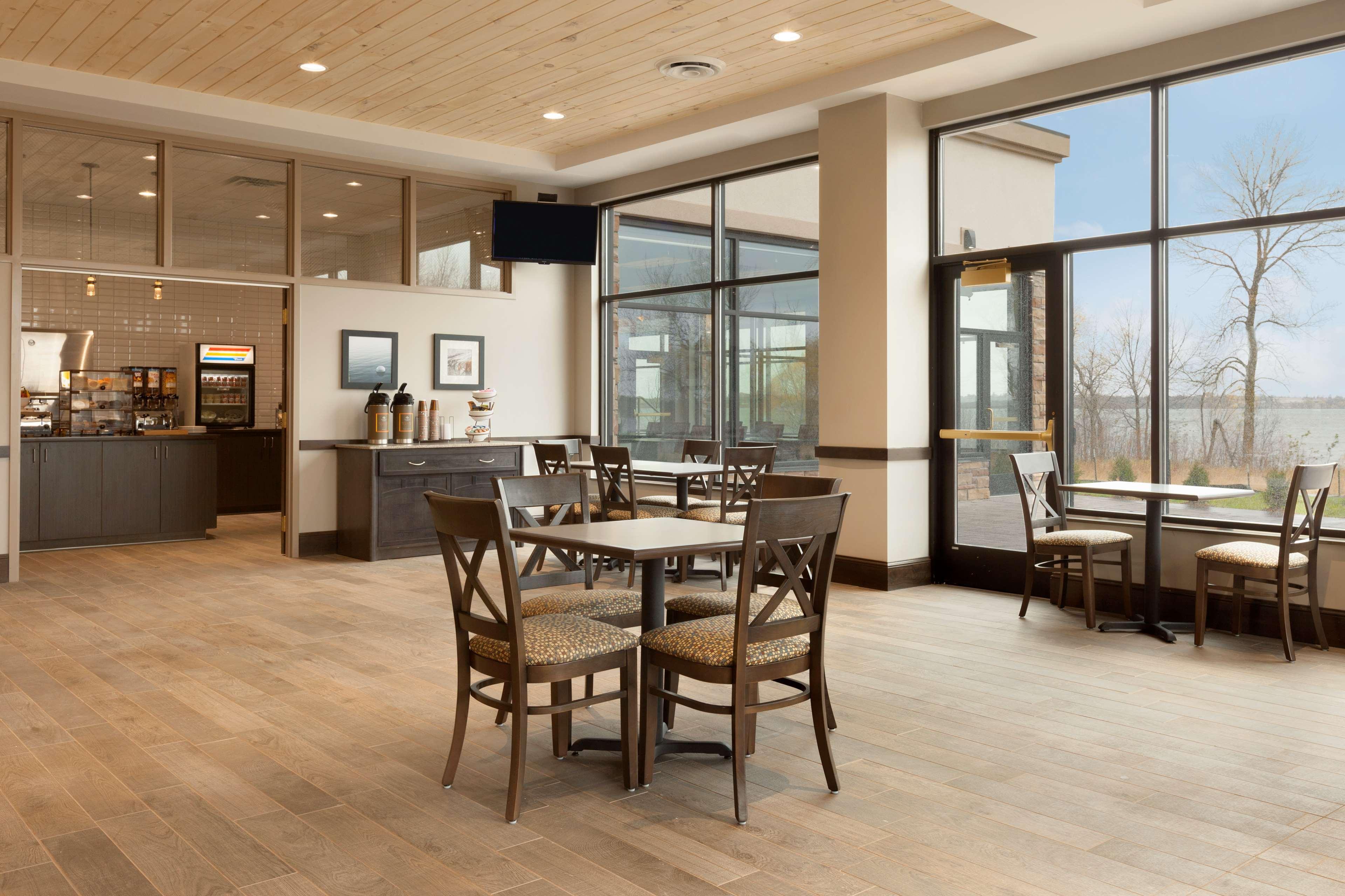 Restaurant Country Inn & Suites by Radisson, Bemidji, MN