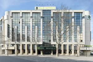Paquete - B&B HOTEL Paris 17 Batignolles