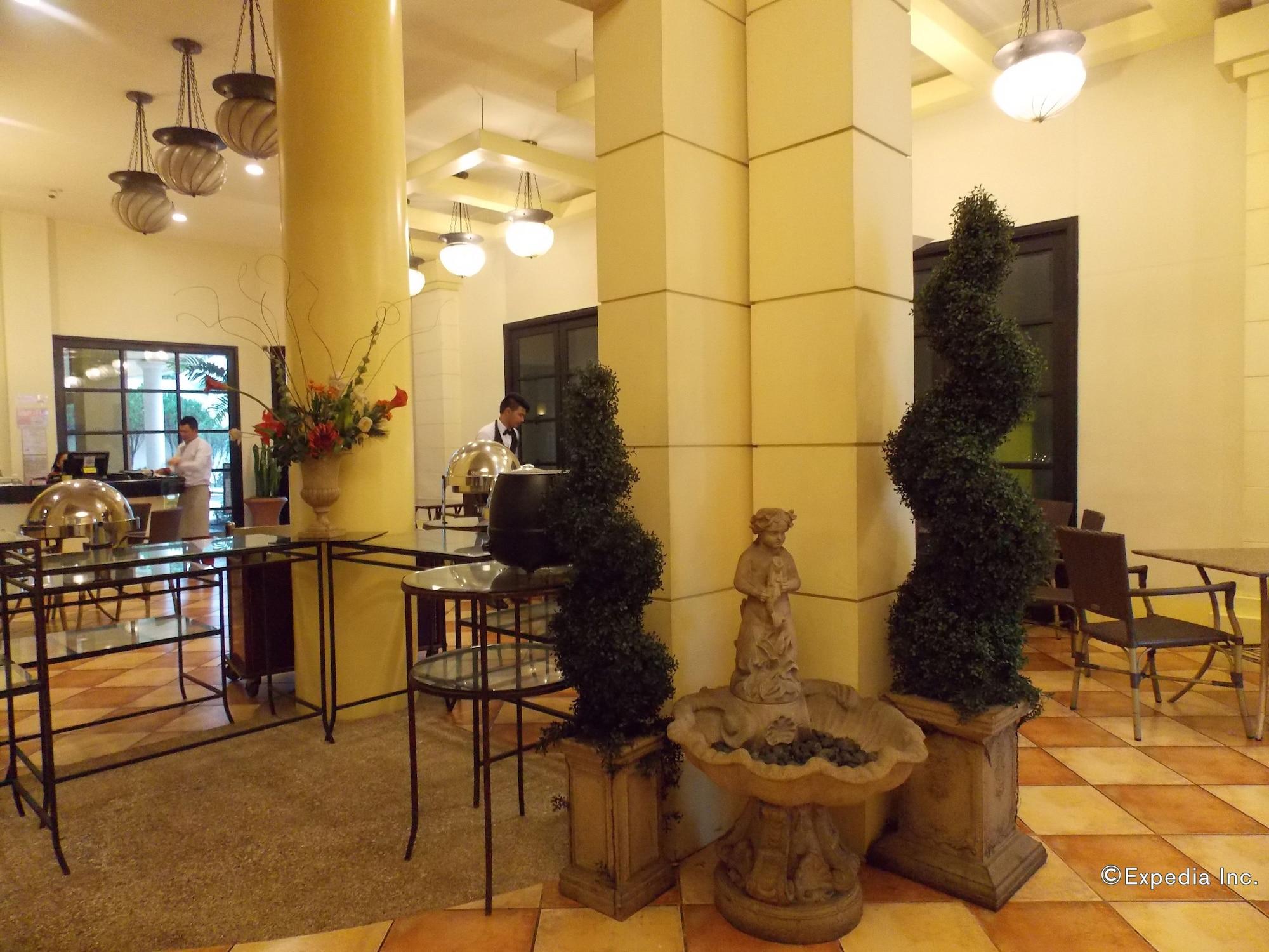 Vista Lobby Planta Centro Bacolod Hotel & Residences