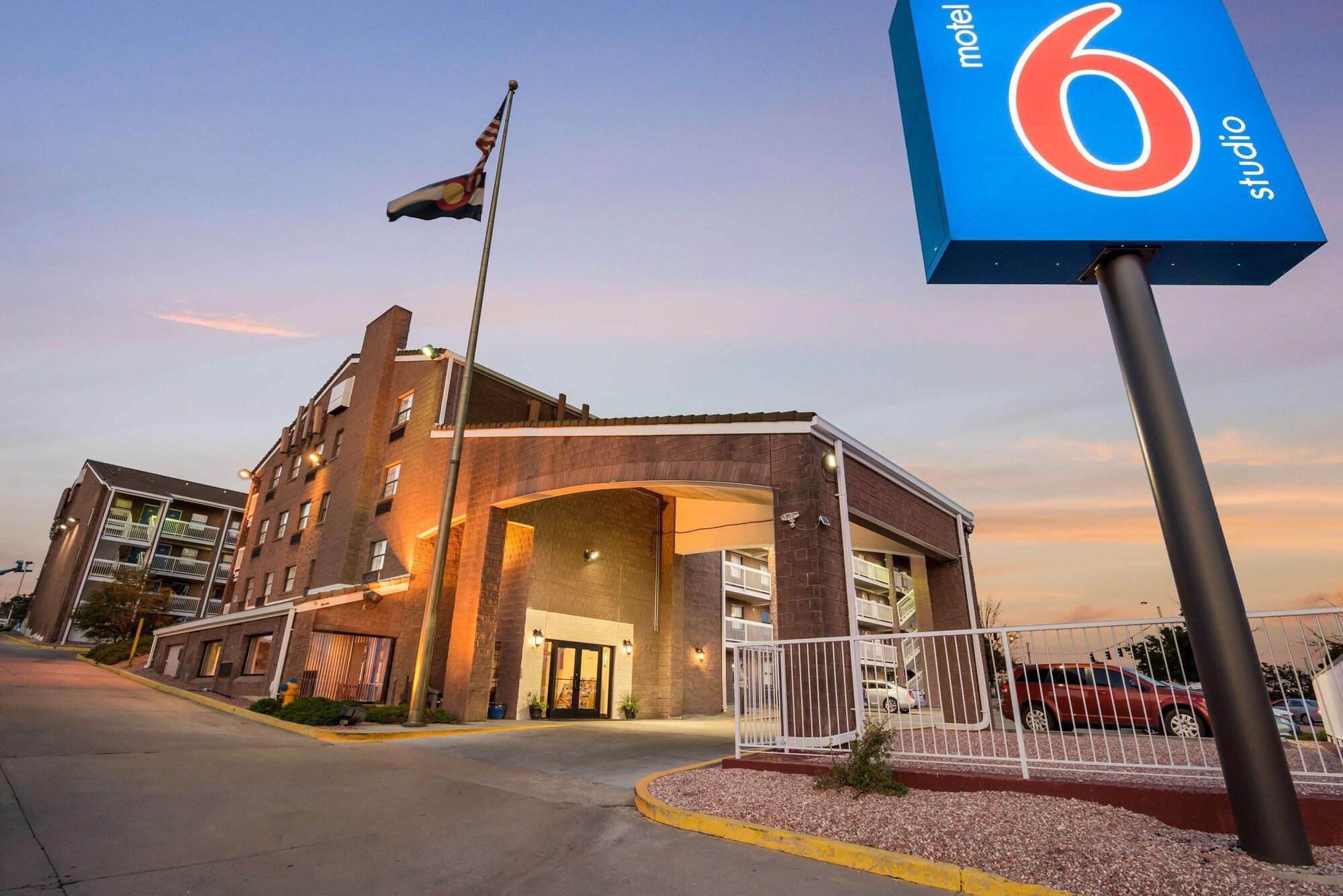 Varios Motel 6 Colorado Springs, CO - Air Force Academy