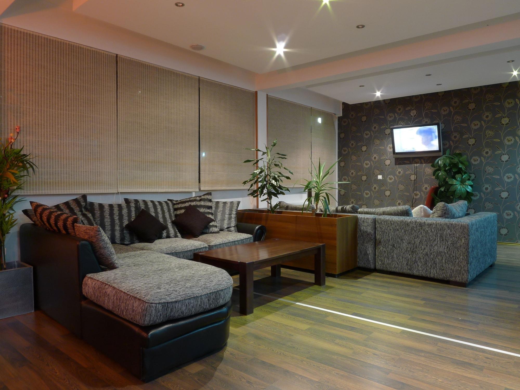 Vista Lobby Ahar Hotel