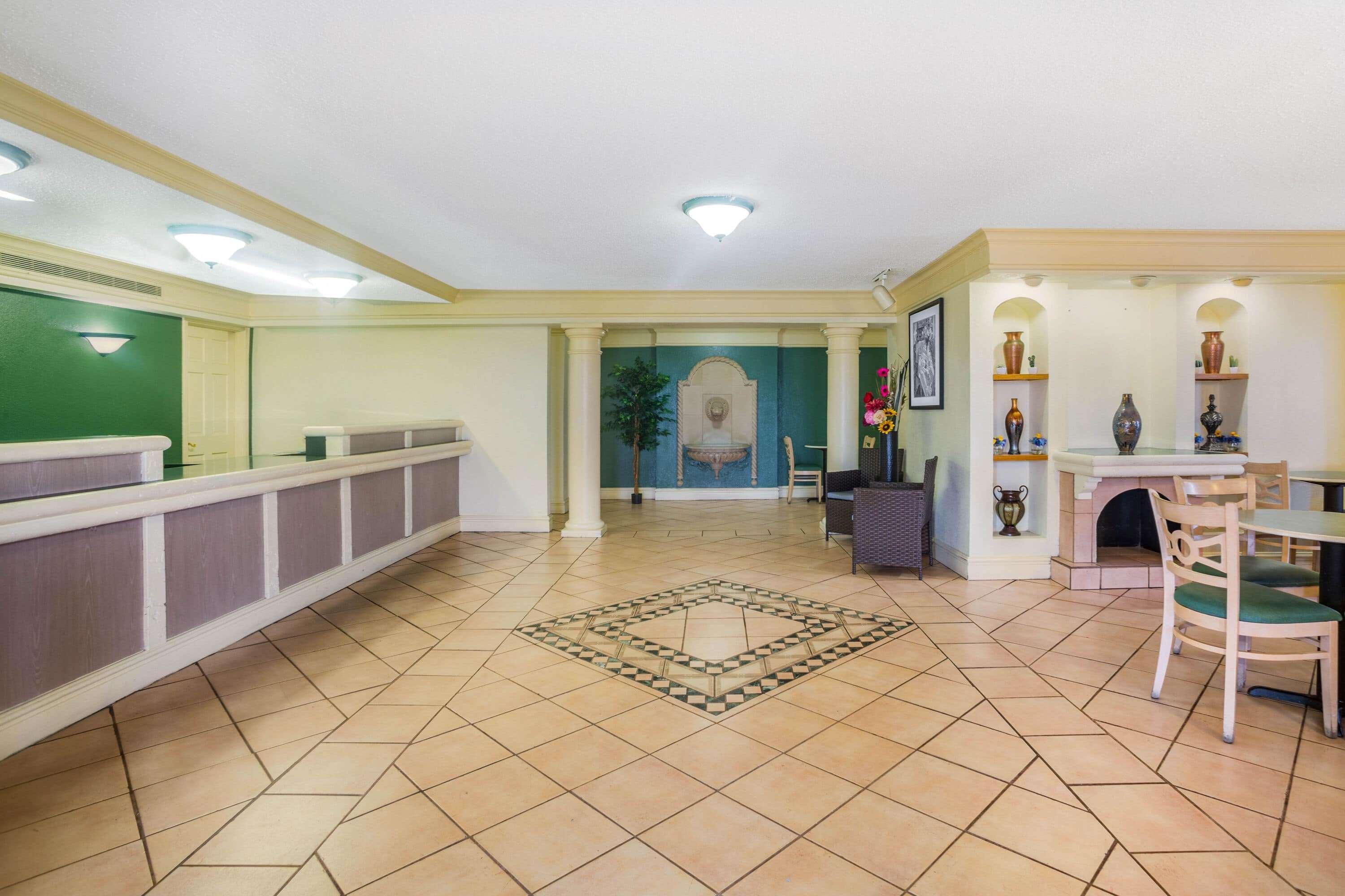 Vista Lobby Super 8 by Wyndham Eagle Pass