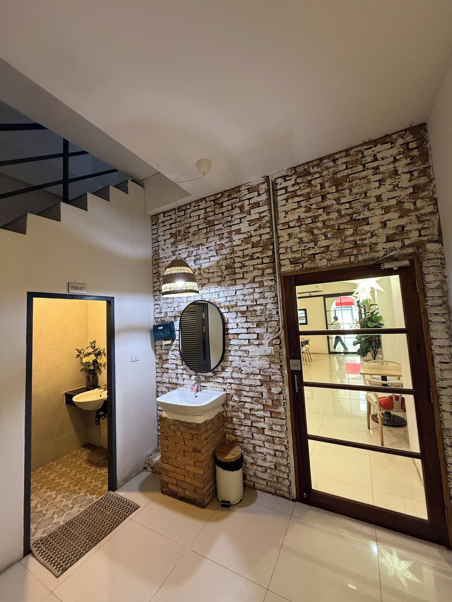 Restaurante Five Loaves Beds Patong