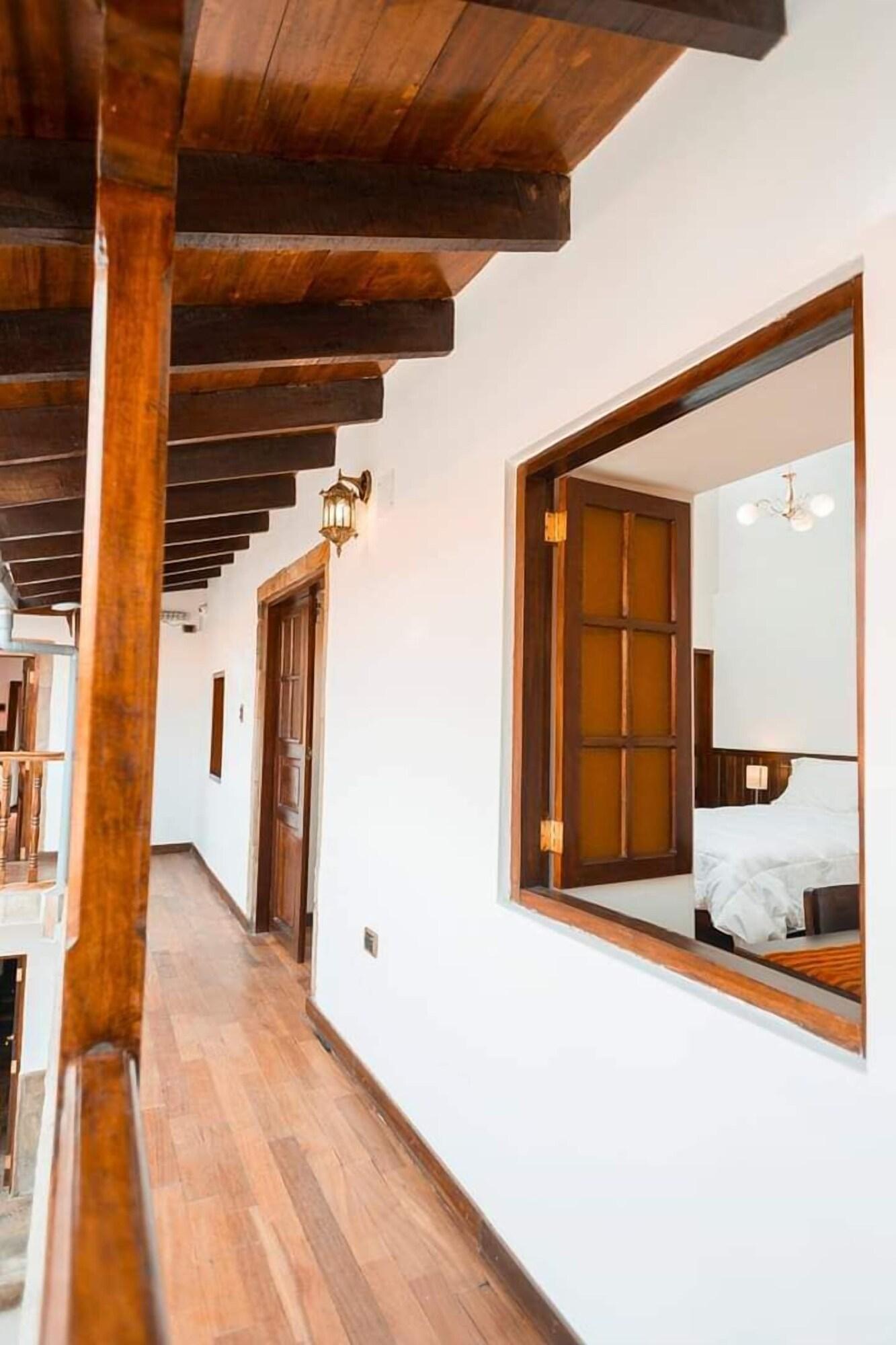 Varios Inka Stone Boutique