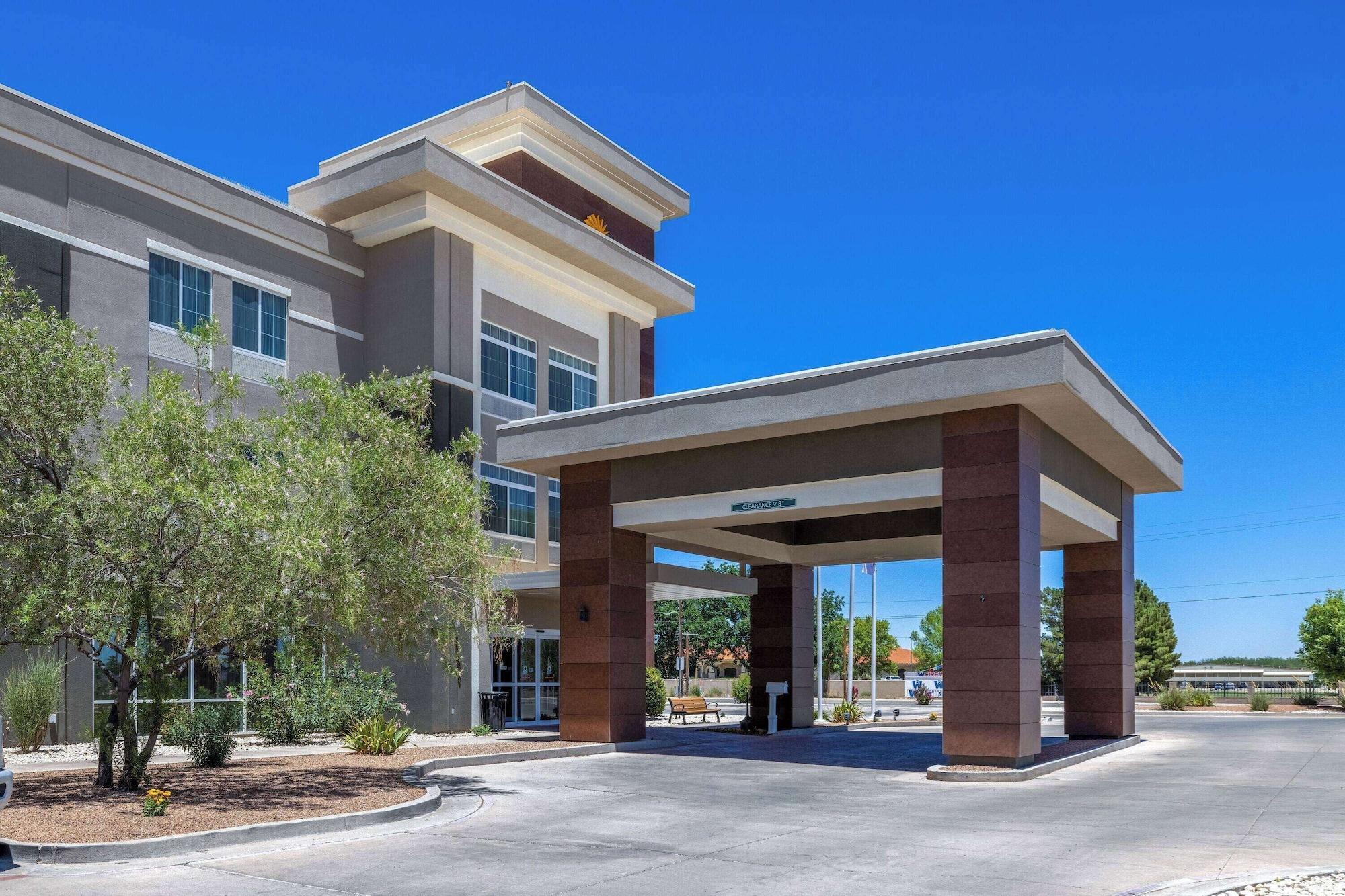 Vista Exterior La Quinta Inn & Suites by Wyndham Artesia