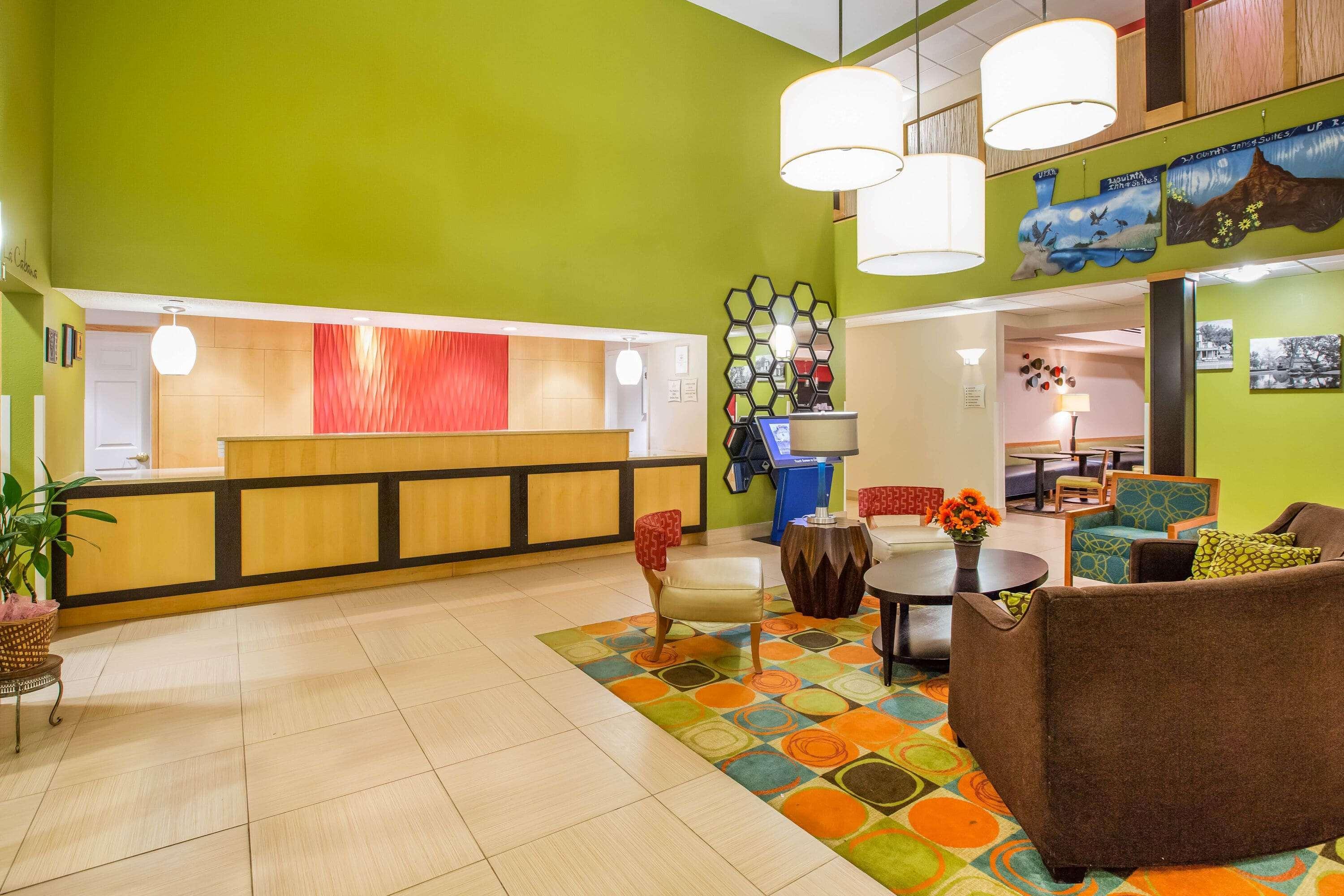 Vista Lobby La Quinta Inn & Suites by Wyndham North Platte