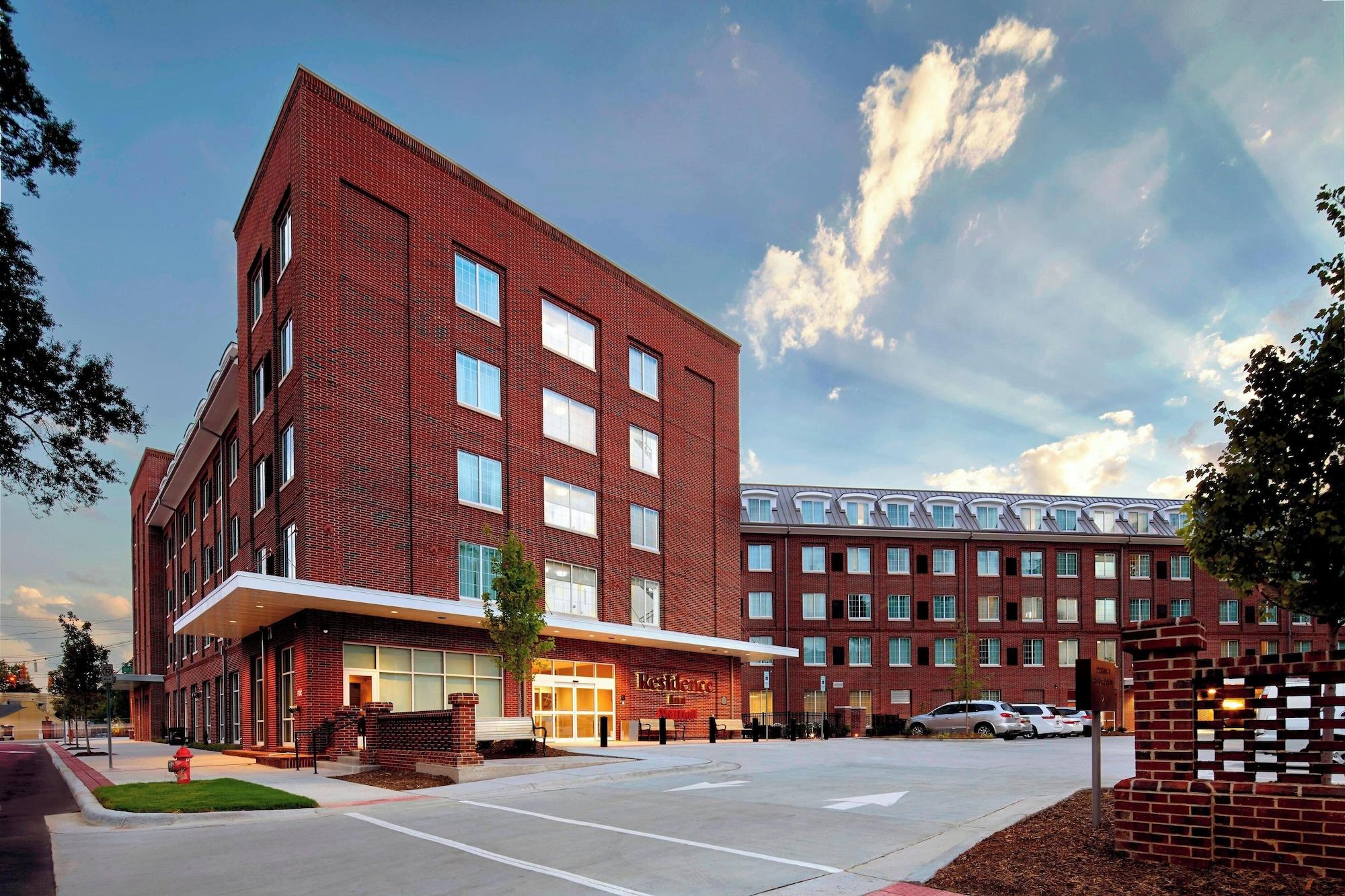 Vista Exterior Residence Inn Durham McPherson/Duke University Medical Cntr
