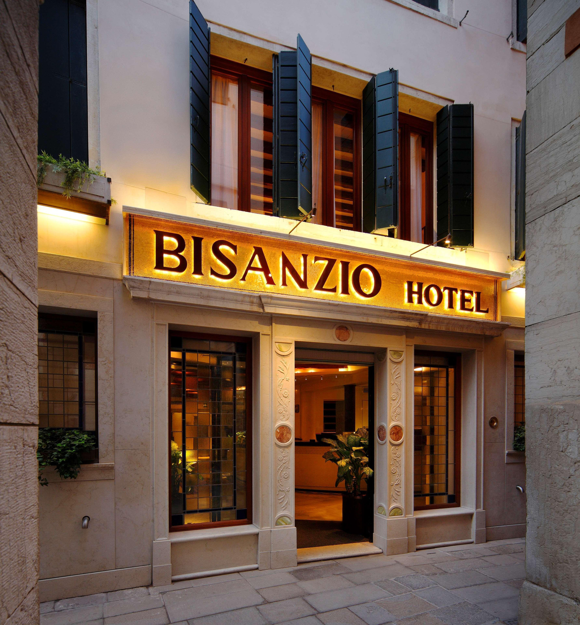 Vista Exterior Hotel Bisanzio