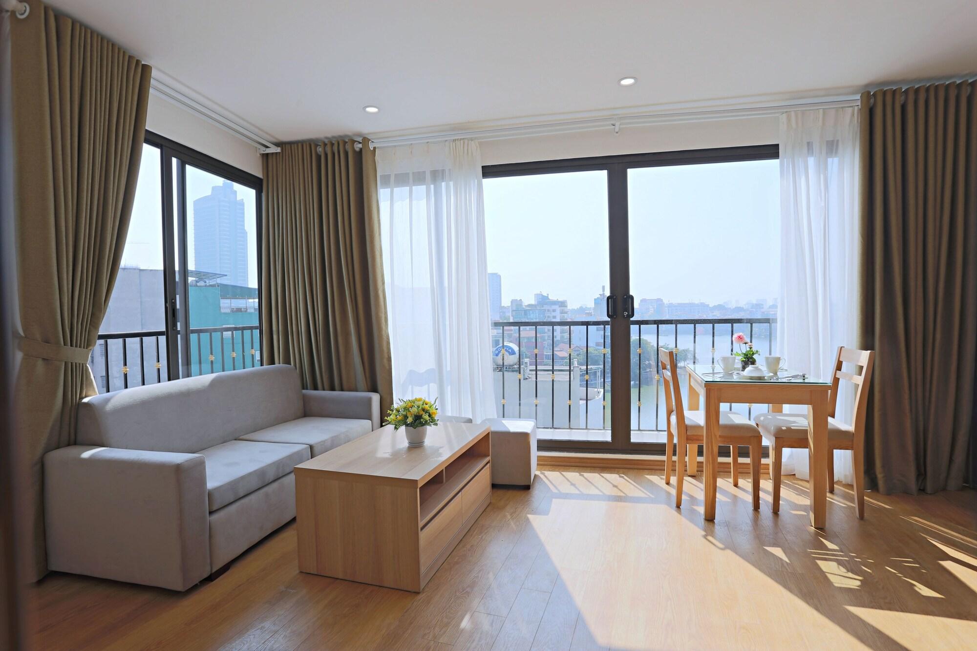 Varios Nythome Truc Bach