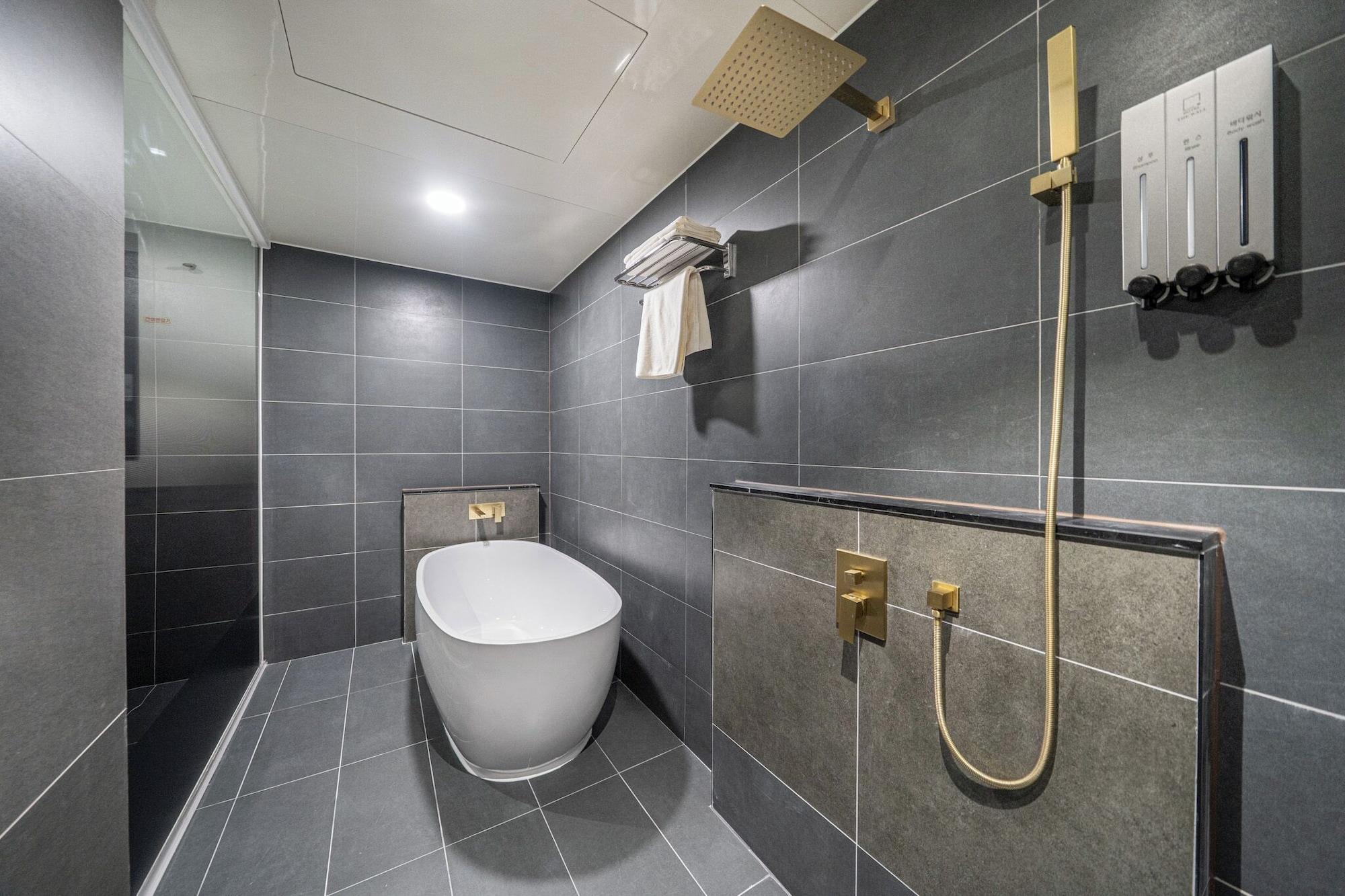 Equipamiento de Habitación TheWall Hotel