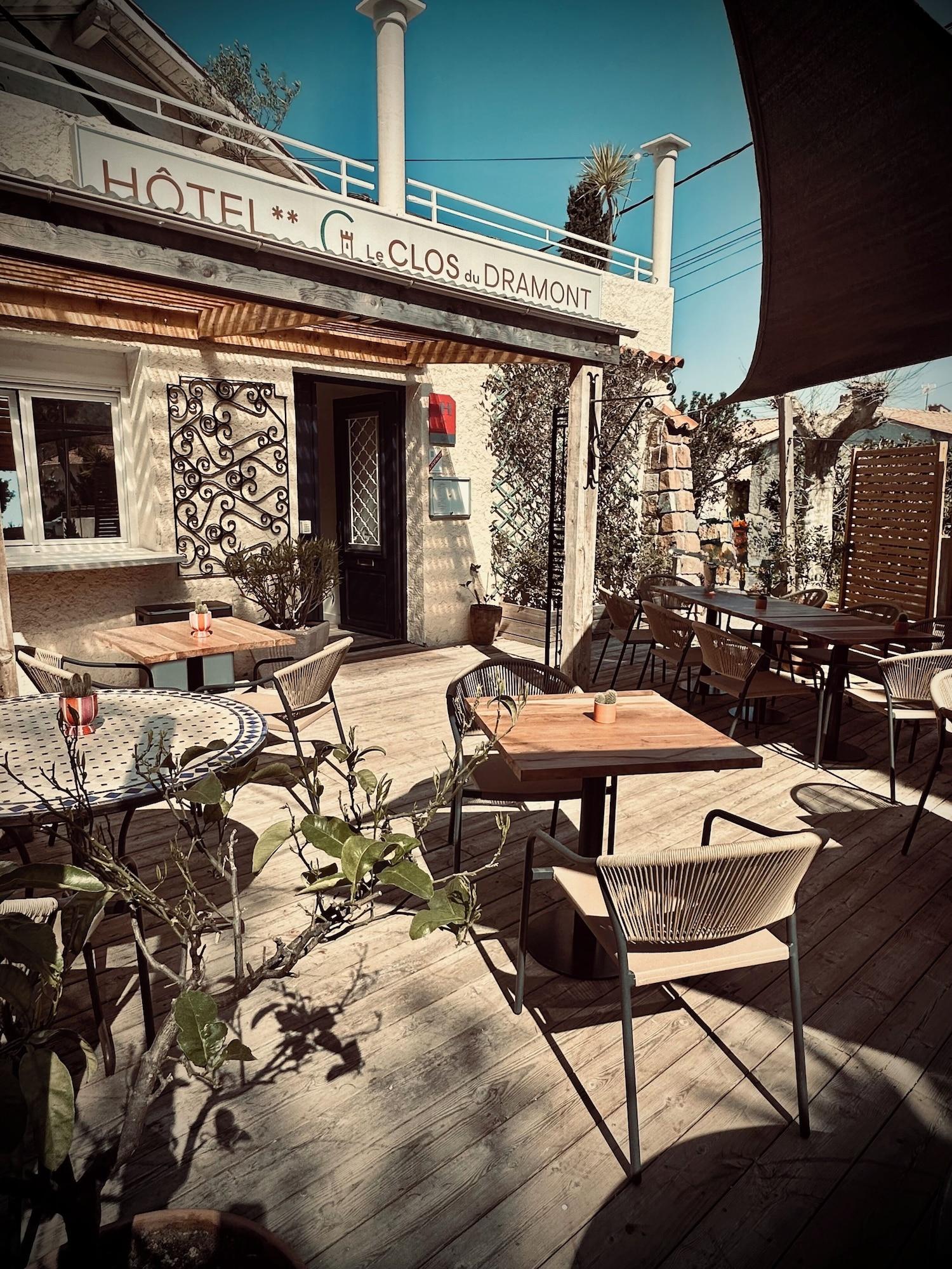 Varios Le Clos du Dramont