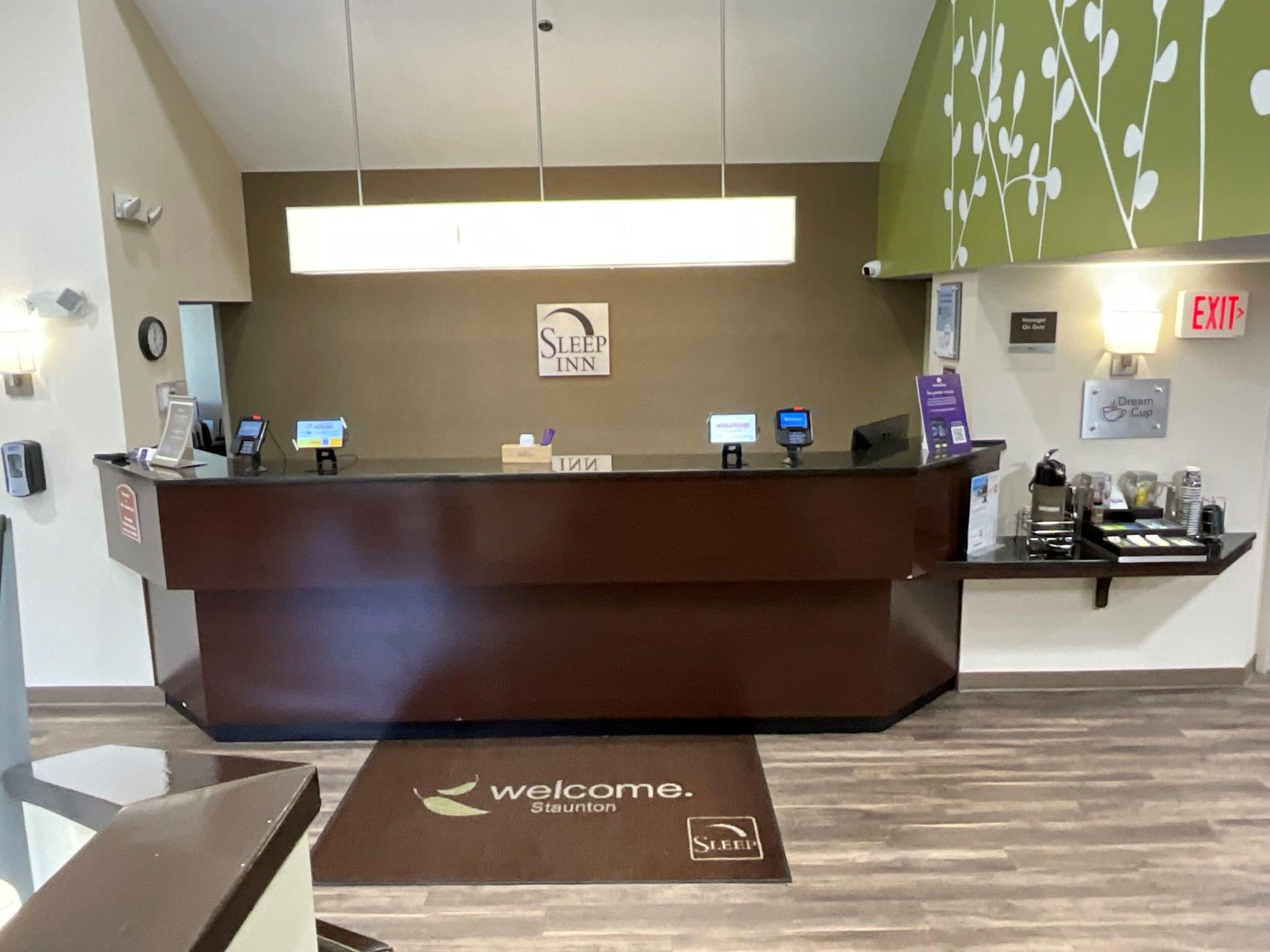 Vista Lobby Sleep Inn Staunton