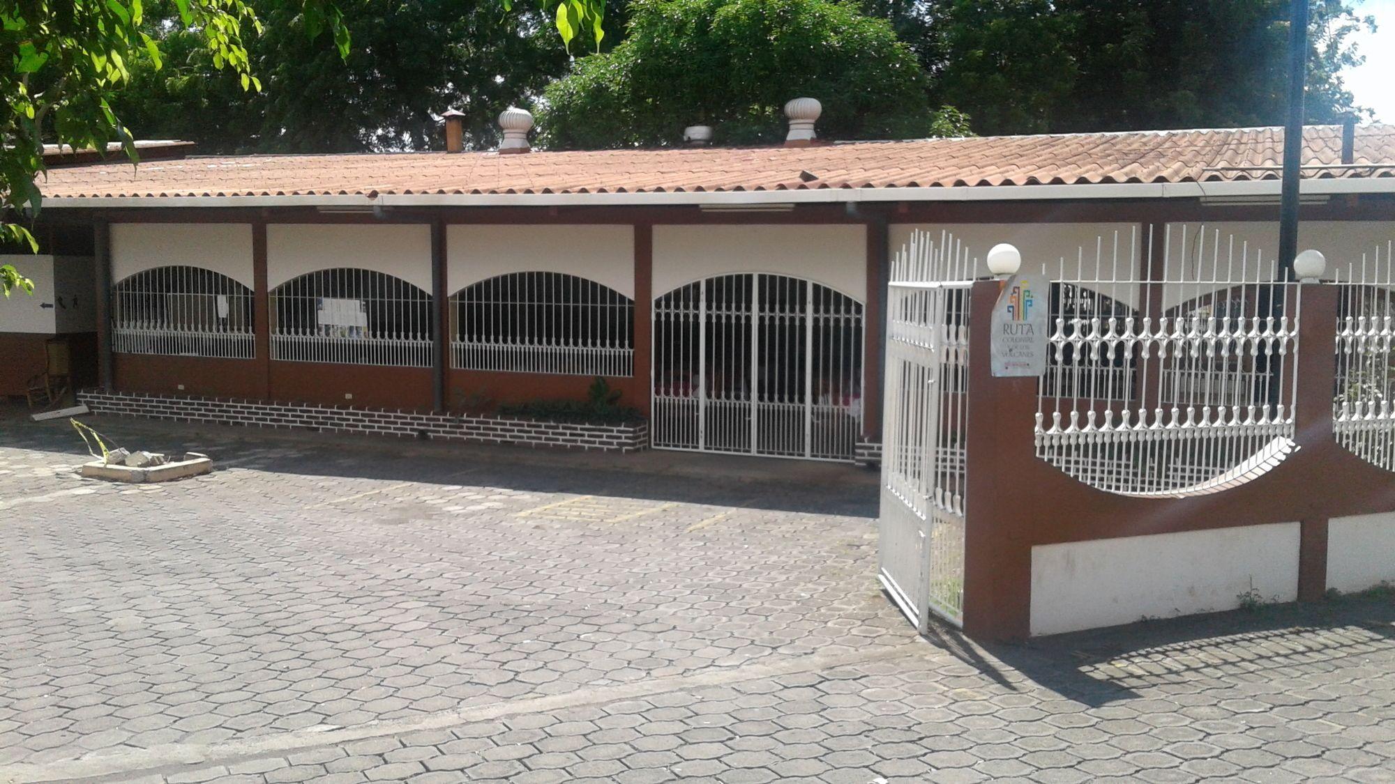 Varios Hotel y Restaurante Charlie's