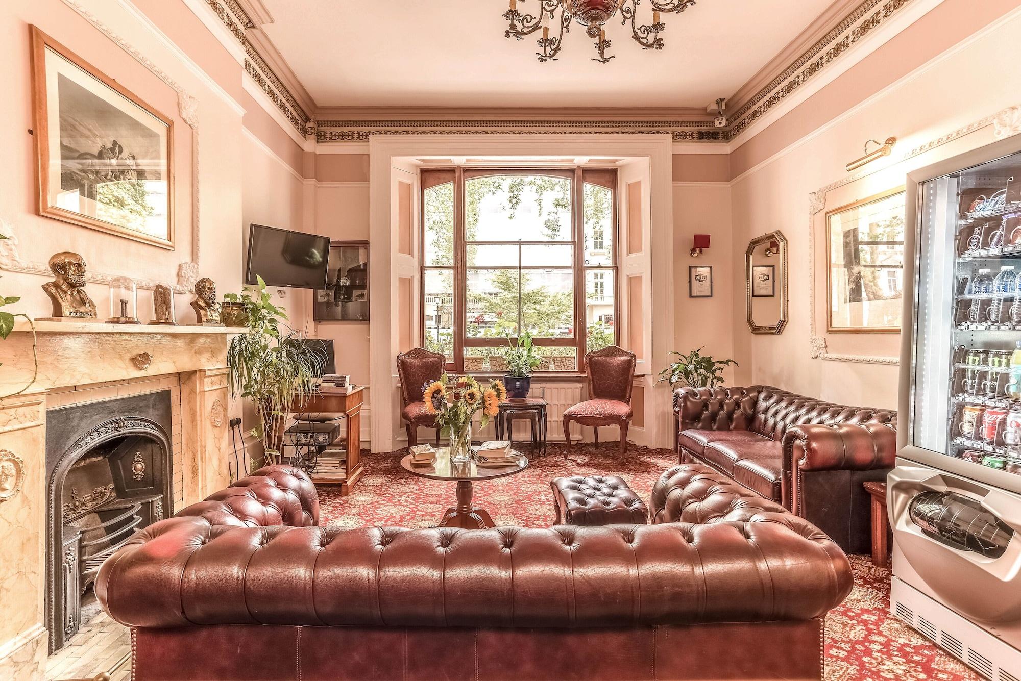 Varios Dolphin Hotel