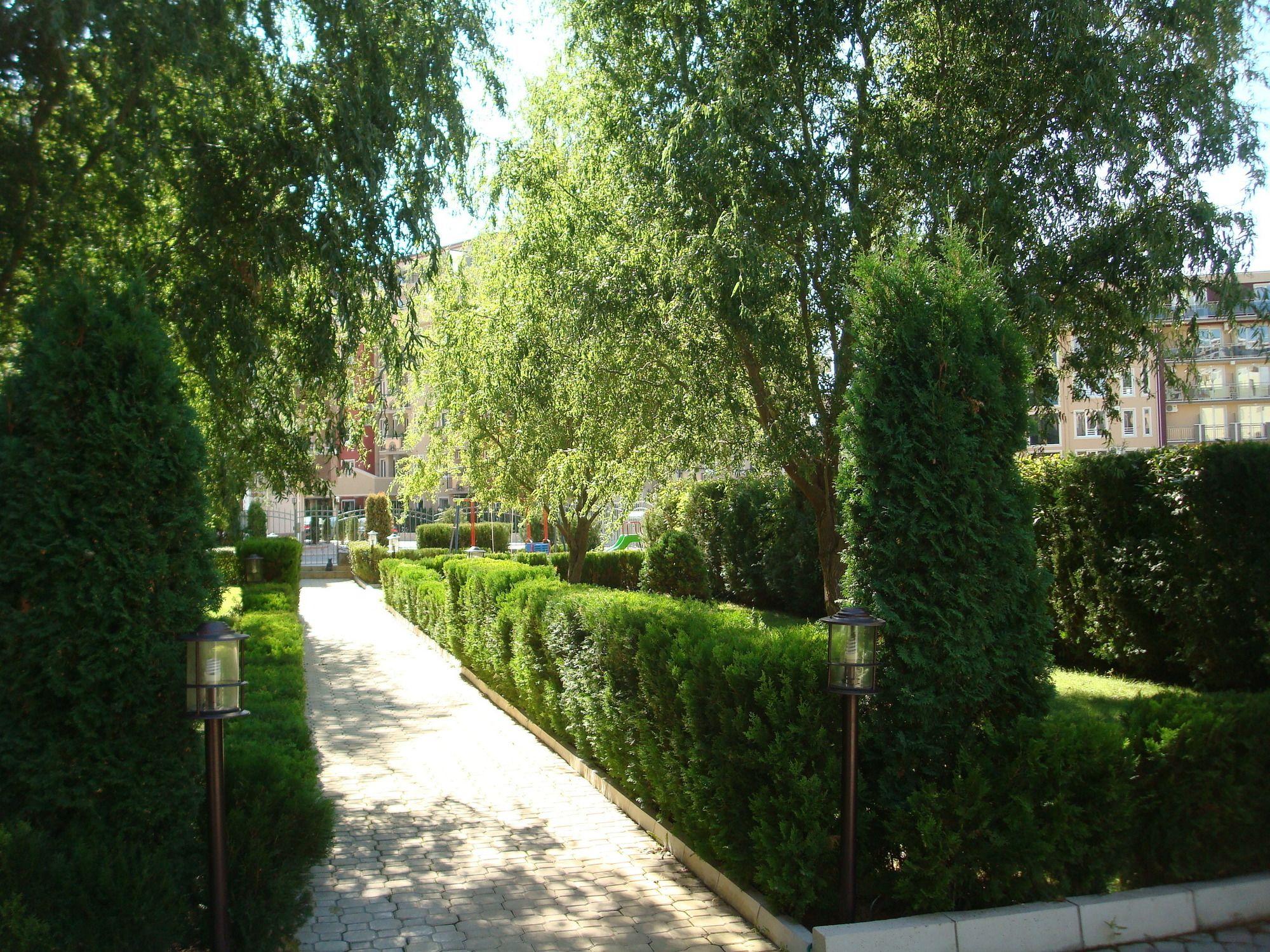 Vista Exterior Saint Elena Apartcomplex