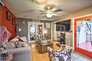 Alquiler Vacacional - Stylish Suburban Getaway, 10 Miles to Royal Mtn!