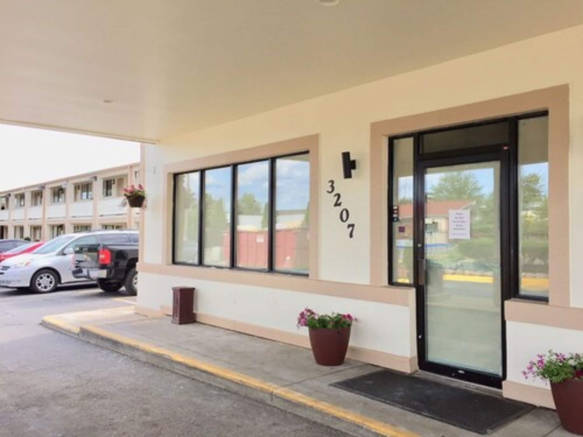 Comodidades del Alojamiento Red Carpet Inn Great Lakes