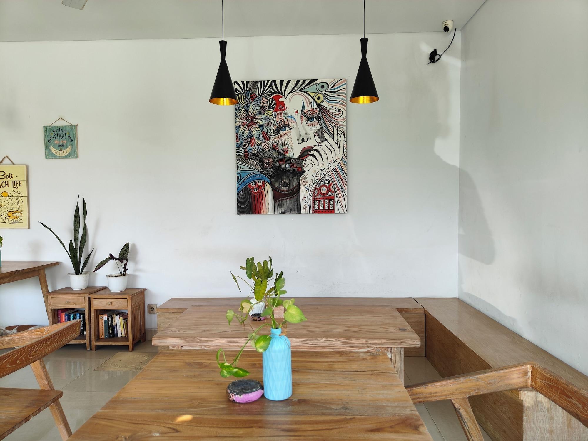 Restaurant Manuver Surf and Stay Uluwatu Bali