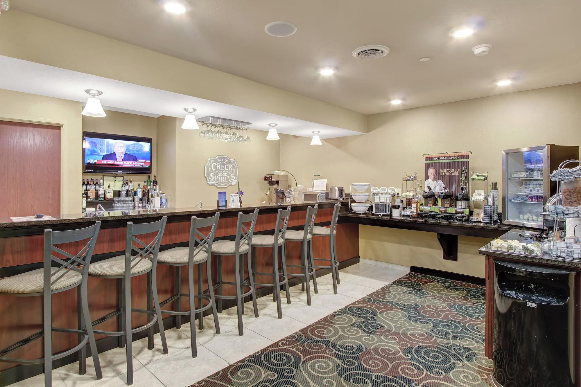 Bar/Salón Cobblestone Hotel & Suites - Waynesboro