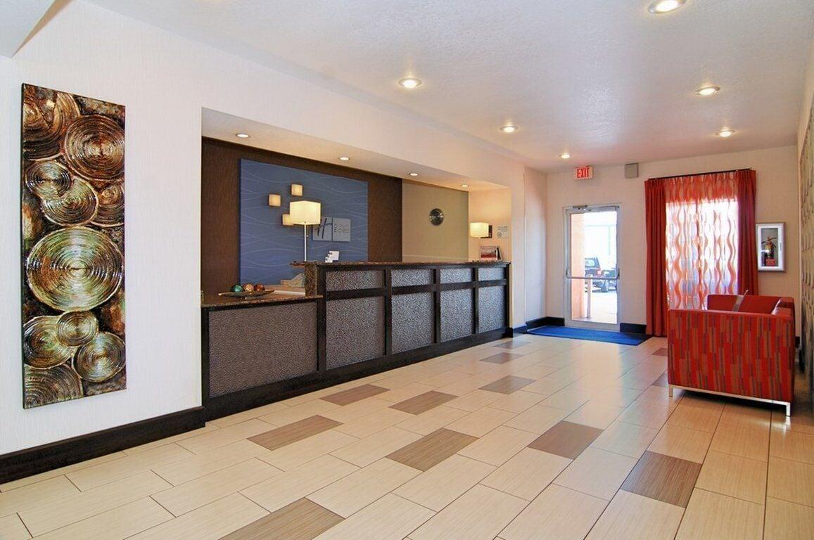 Vista Lobby Holiday Inn Express Destin E - Commons Mall area by IHG