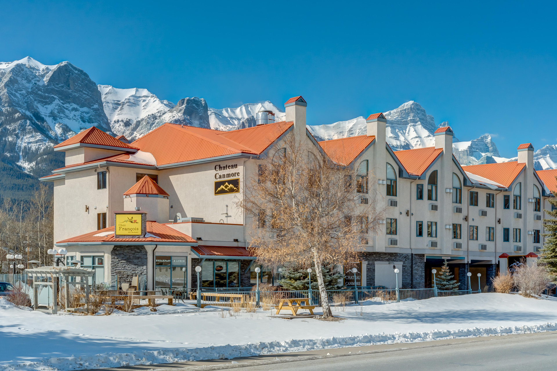 Vista Exterior Chateau Canmore