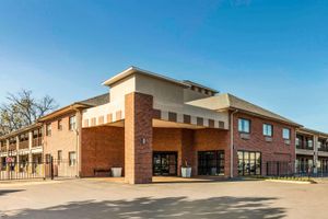 Alojamiento - Quality Inn Airport I-240