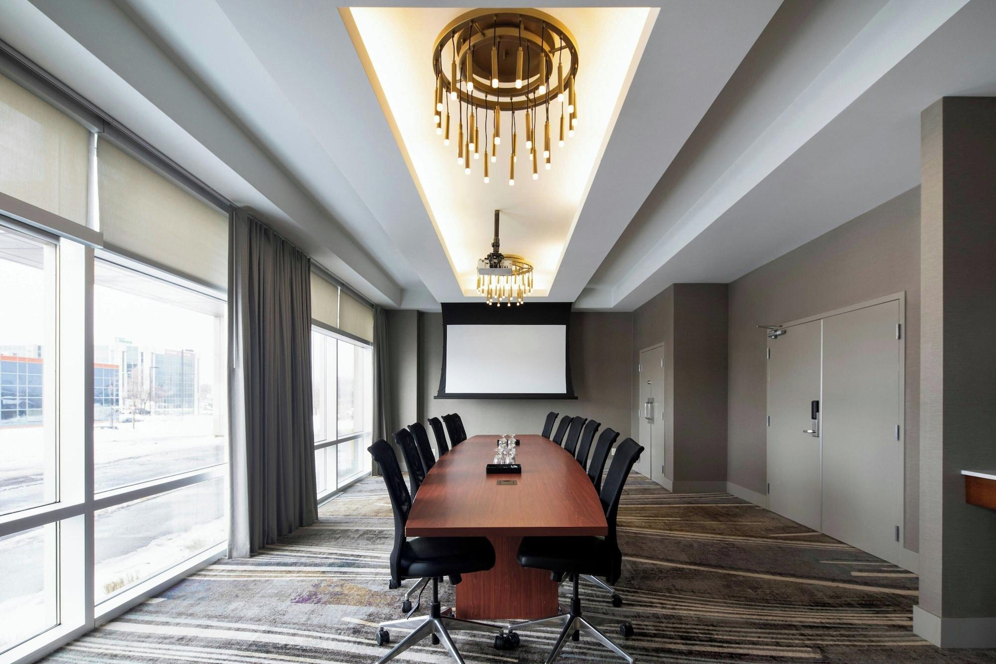 Sala de Reuniones Courtyard by Marriott Montreal Airport