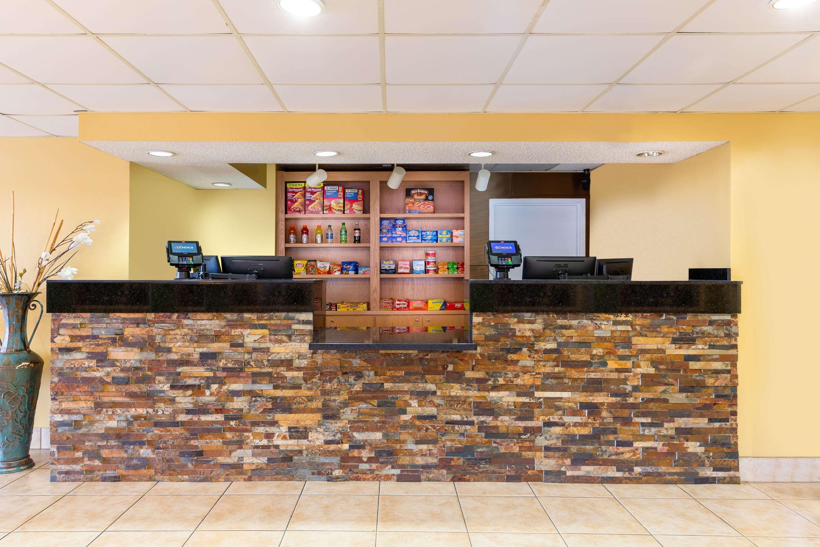 Vista Lobby Quality Inn at Arlington Highlands