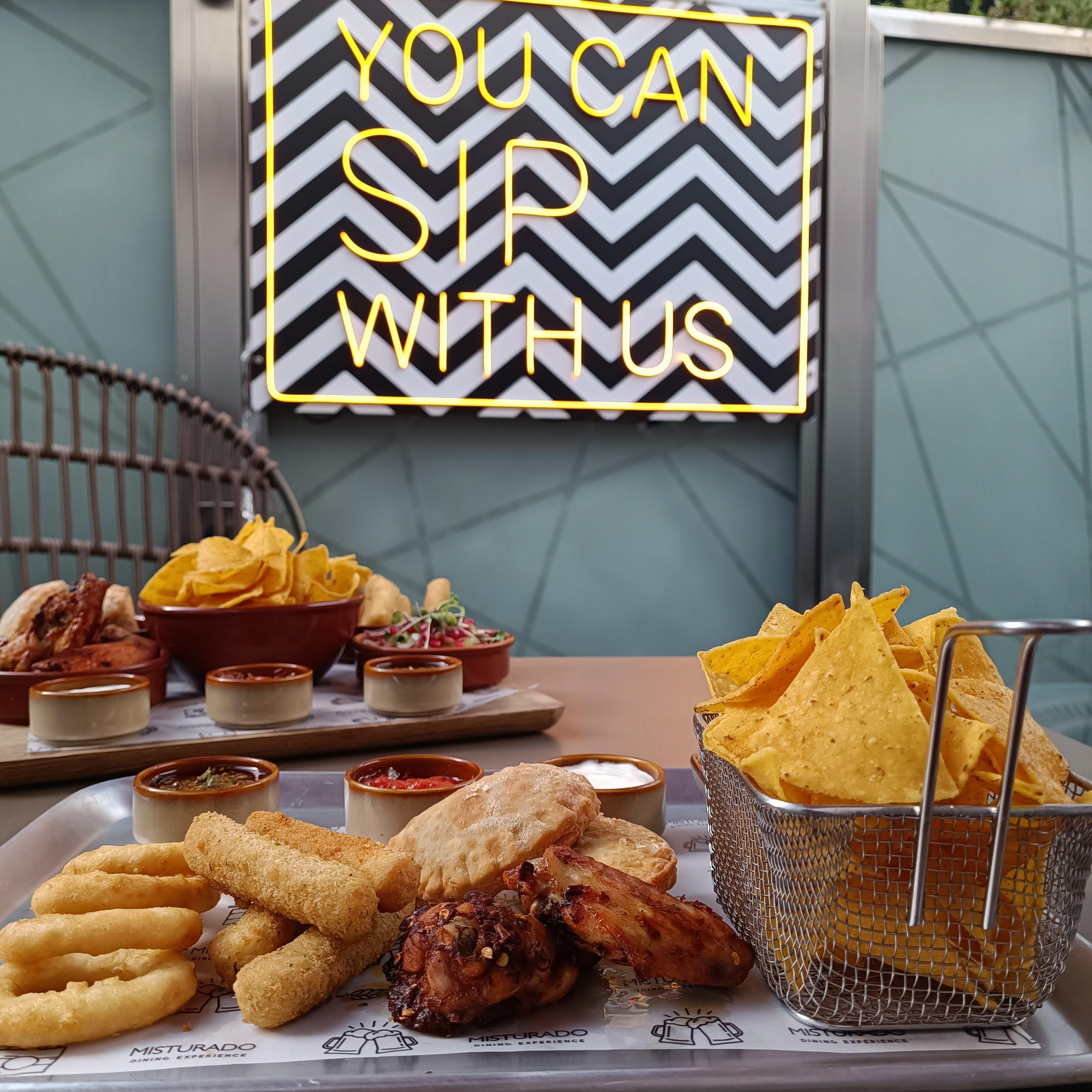 Restaurant Crowne Plaza Doha - The Business Park by IHG