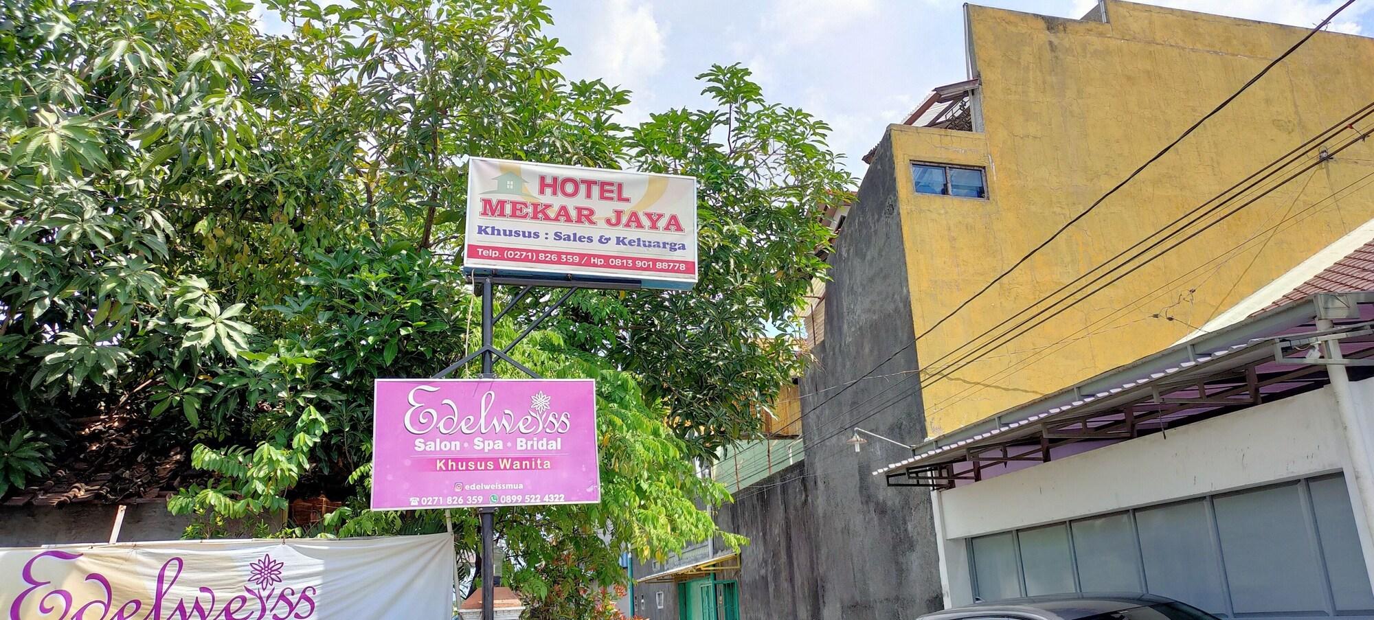 Vista Exterior Hotel Keluarga Mekar Jaya Syariah Near UNS Solo
