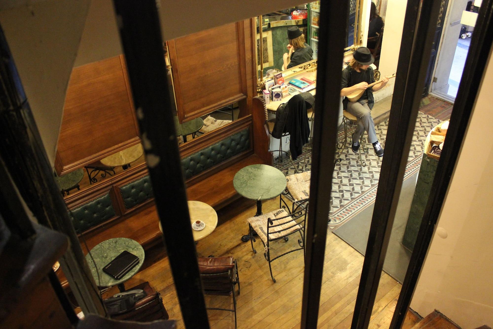 Vista Lobby Chambers Of The Boheme - Hostel