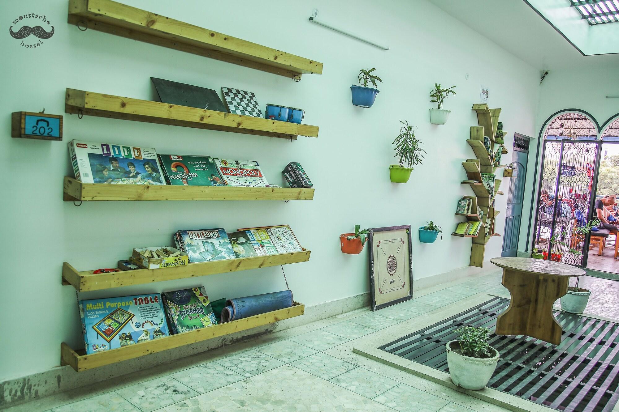 Instalaciones Recreativas Moustache Varanasi