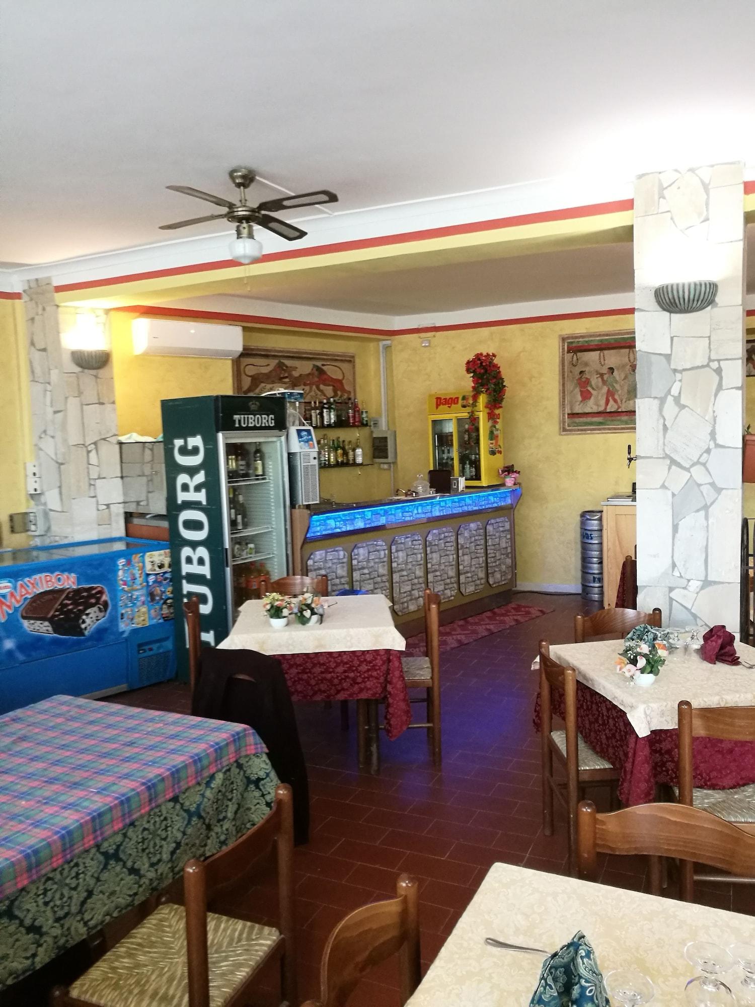 Bar/Salón Hotel Paradiso