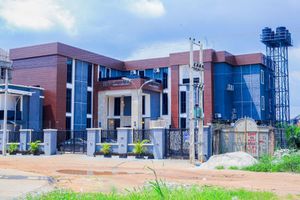 Alojamiento - Entrust Hotel and Suites