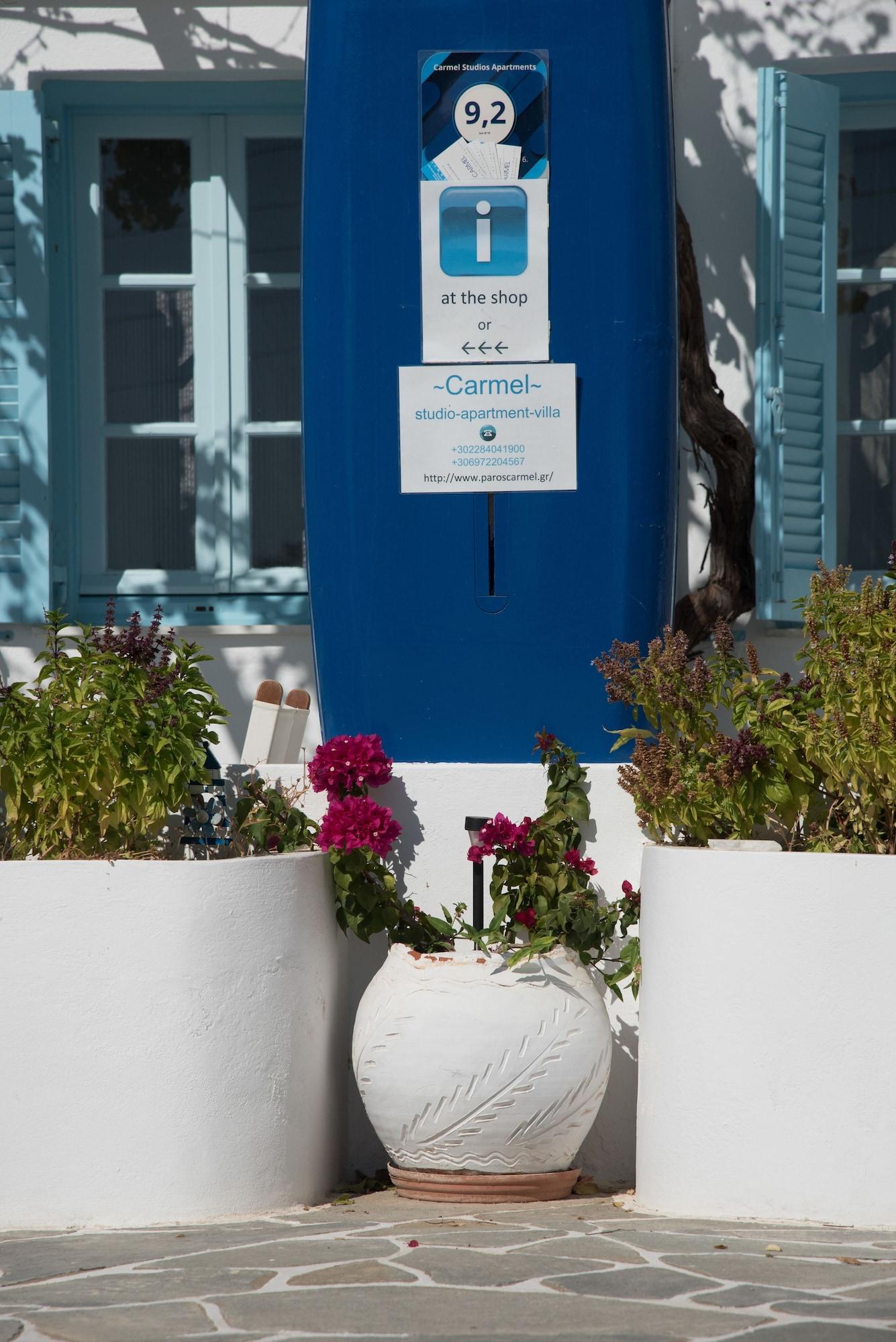 Vista Exterior Paros Carmel