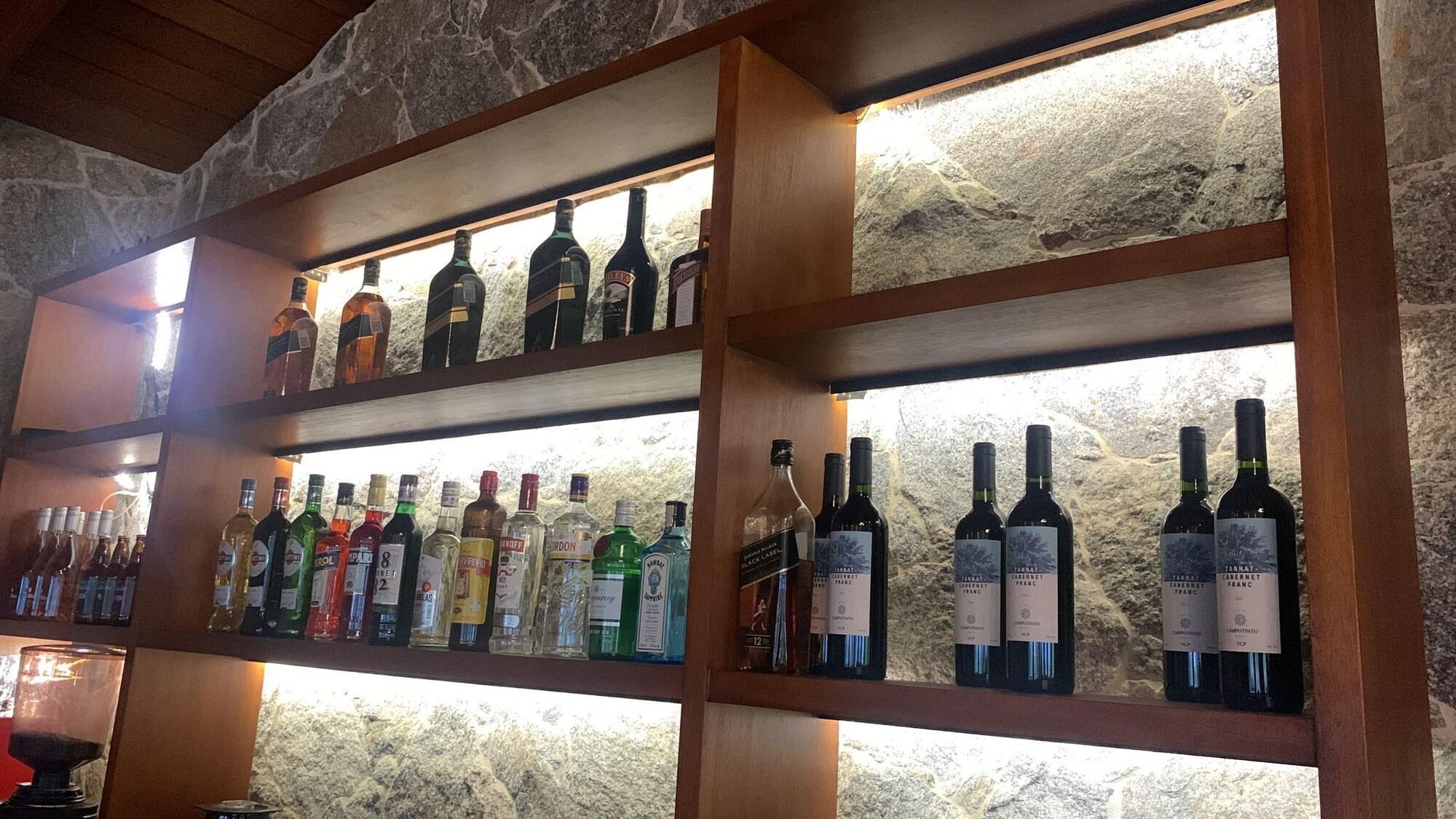 Bar/Salón Bemar Carmelo Hotel