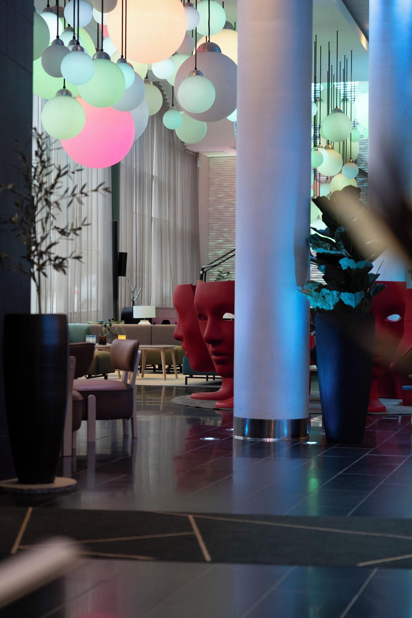 Vista Lobby Clarion Hotel Sense