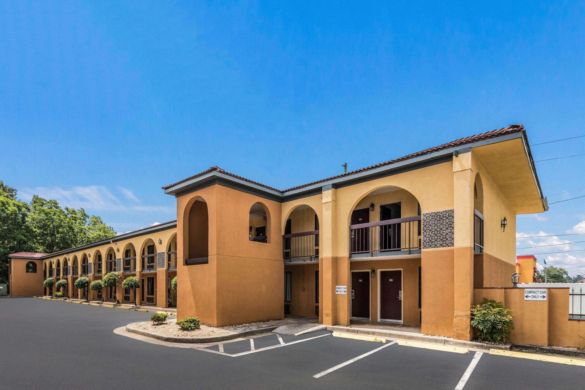 Varios Econo Lodge