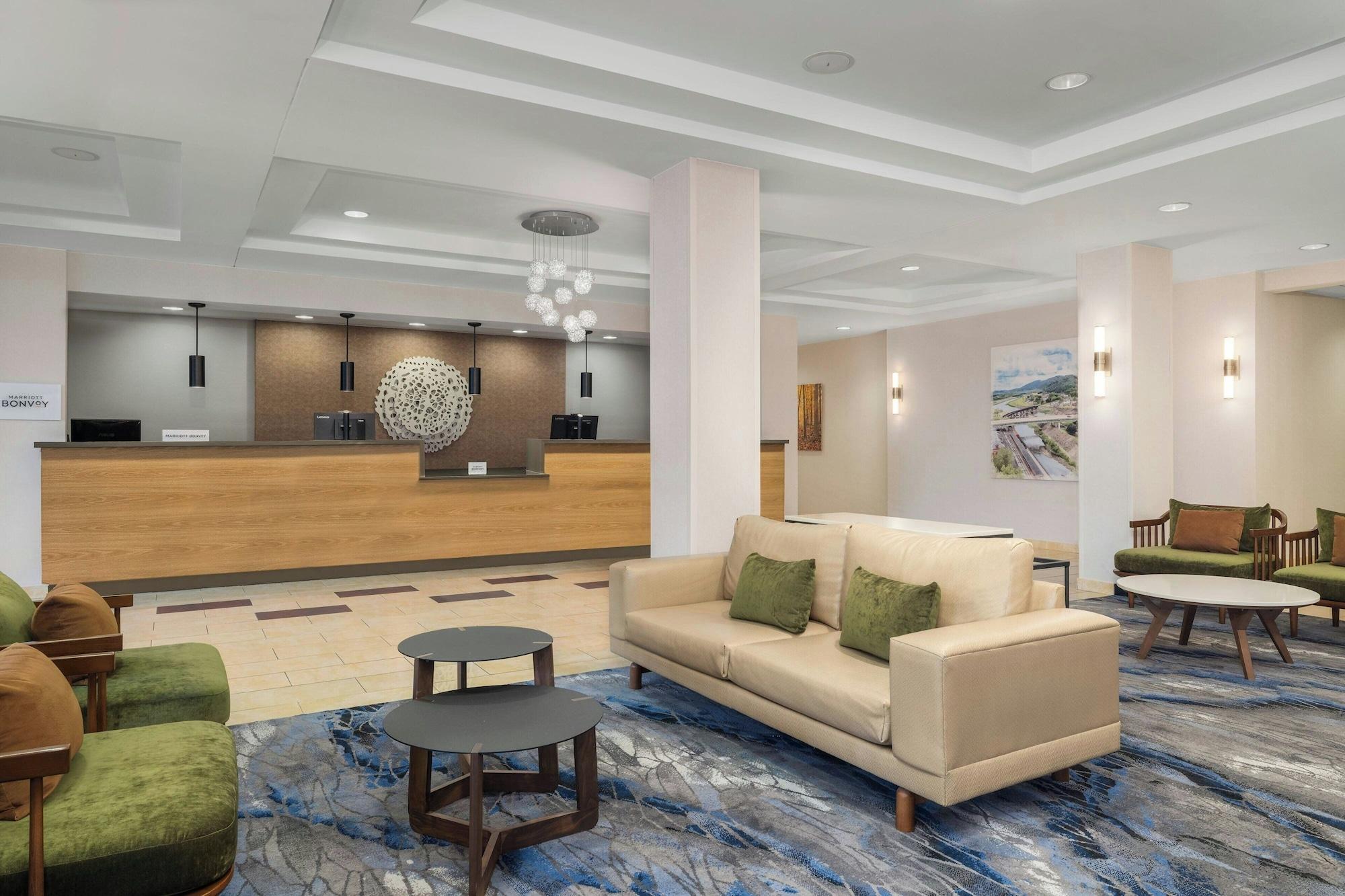 Vista Lobby Fairfield Inn & Suites by Marriott Cumberland
