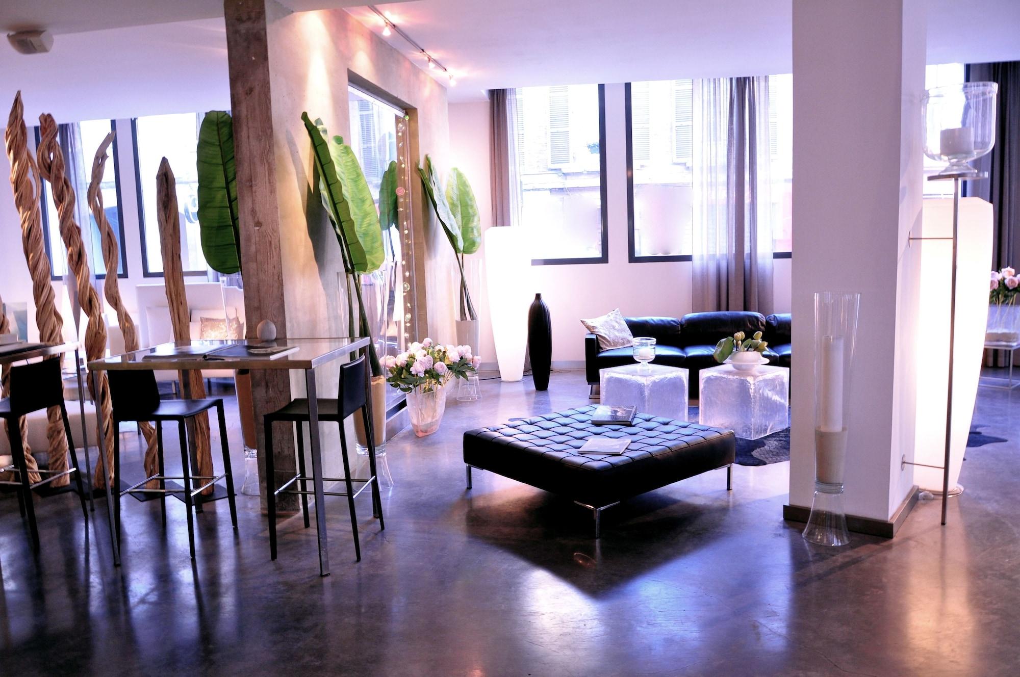 Varios Hôtel Les Bains Douches