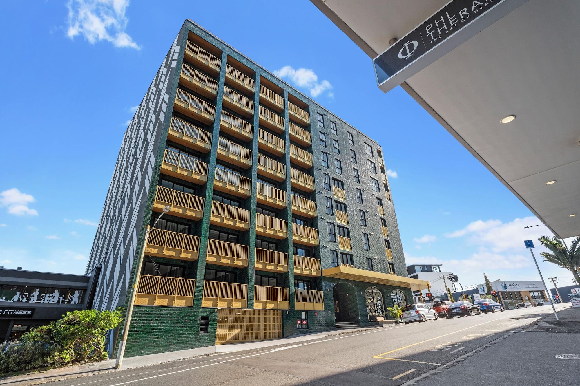 Vista Exterior Greenhouse Apartments by Urban Rest