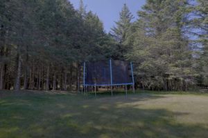 Alquiler Vacacional - Cozy Bunkie by a Tranquil Freshwater Pond in Clarington, Ontario