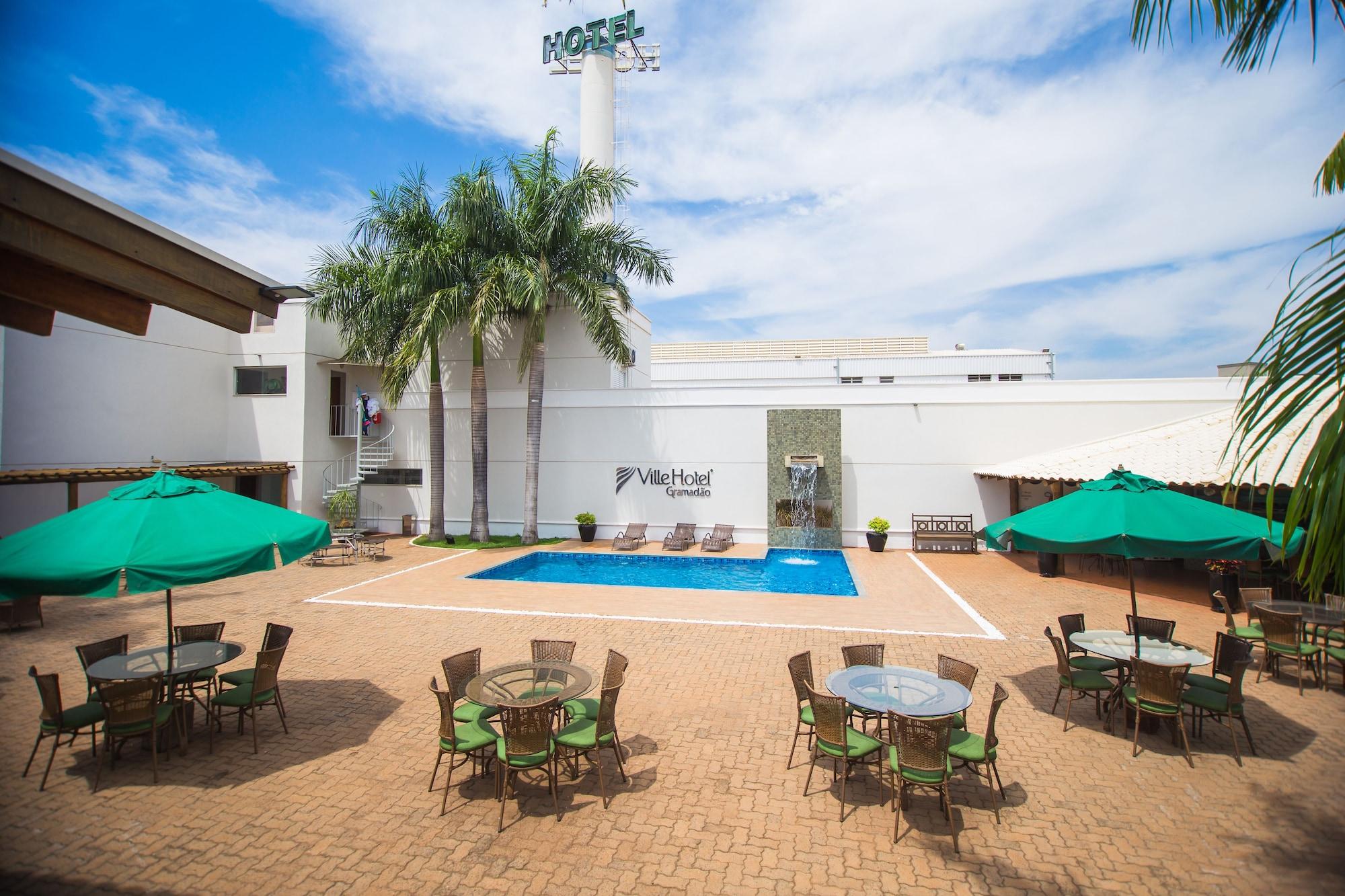 Vista Piscina Ville Hotel Gramadao