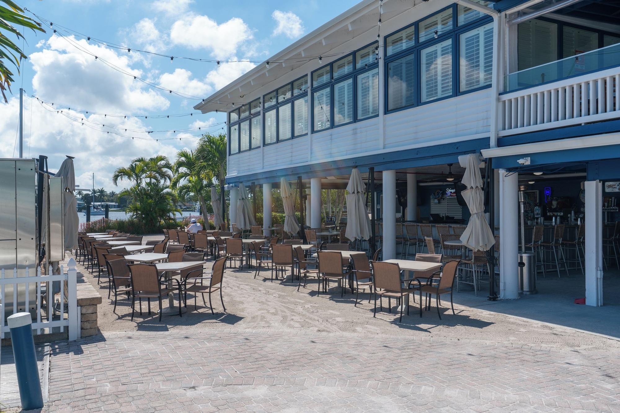 Restaurant Pirate's Cove Resort & Marina
