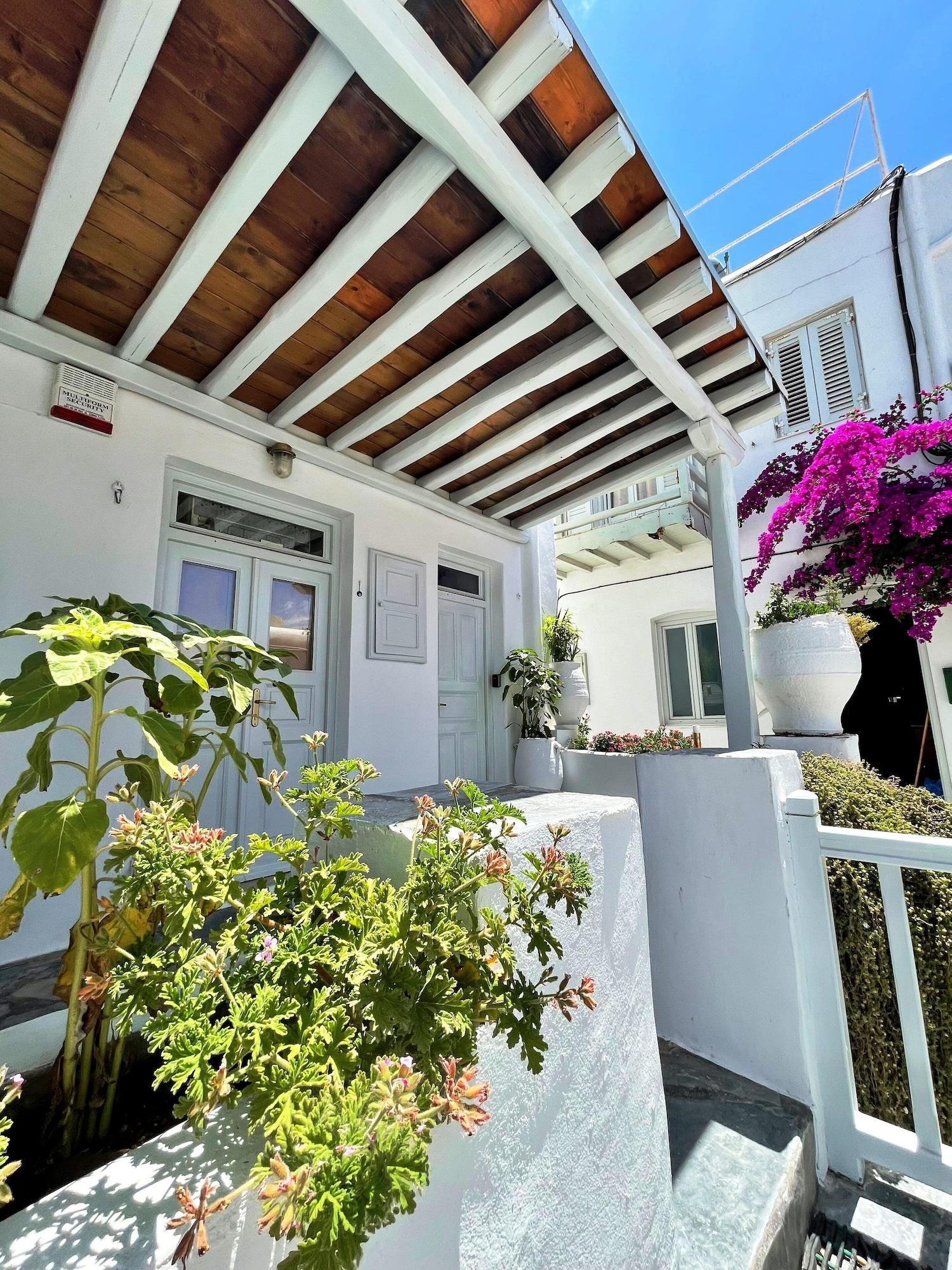 Vista Exterior Dimele Rooms & Studios