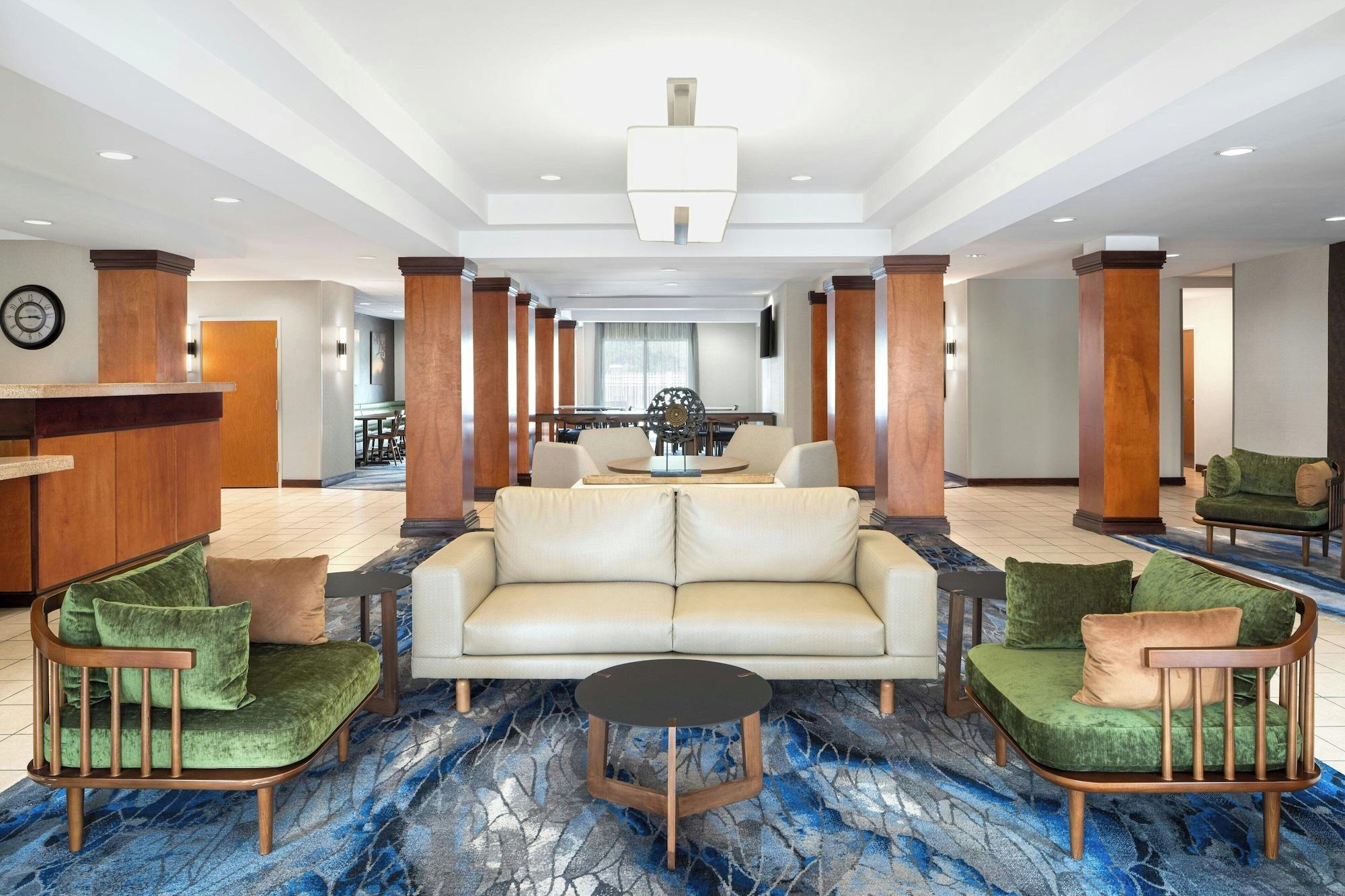 Vista Lobby Fairfield Inn & Suites Marianna