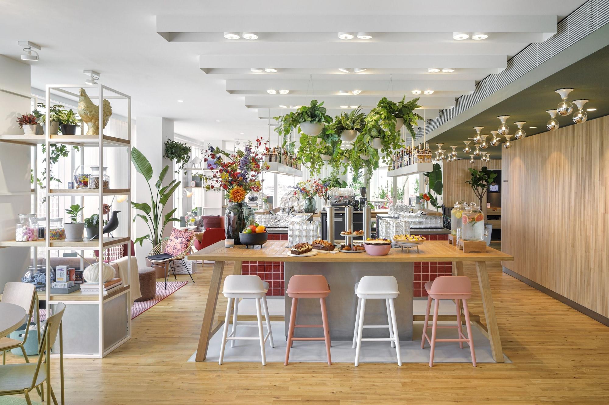 Bar/Salón Zoku Paris