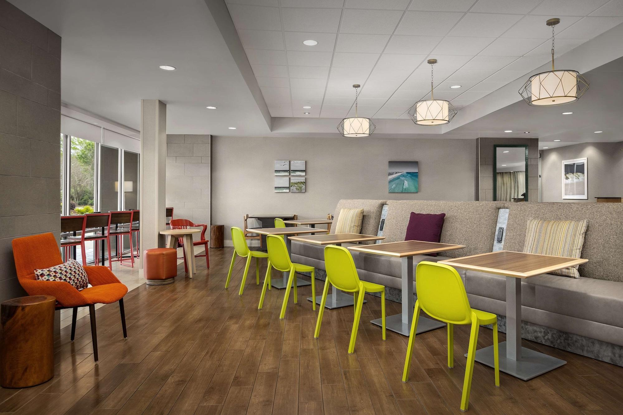 Vista Lobby Home2 Suites by Hilton Jacksonville, NC