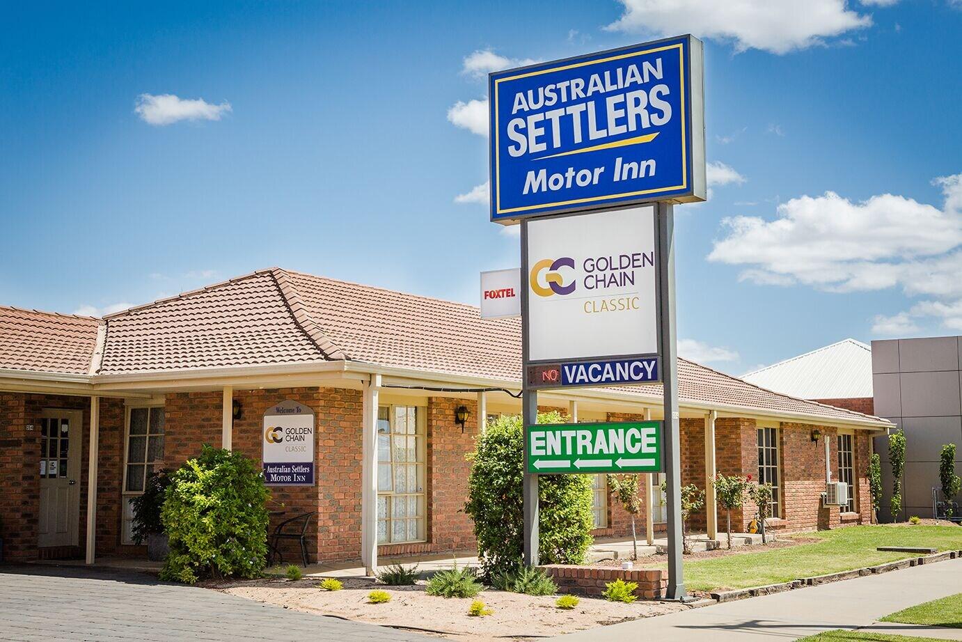Varios Australian Settlers Motor Inn